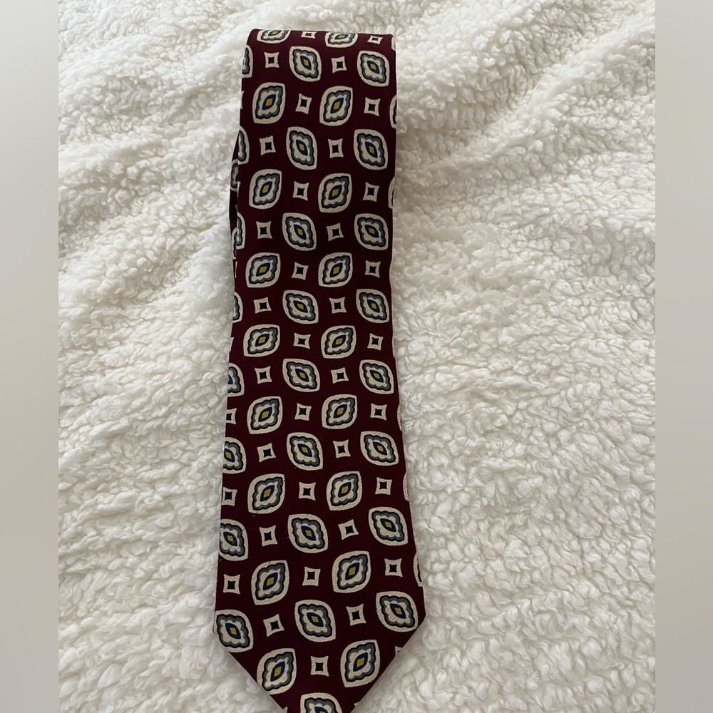 Brooks Brothers makers all silk burgundy quiet luxury tie. Made in USA